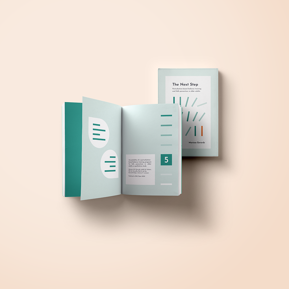 Proefschriftomslag Marissa Gerards: abstracte balans met rijen balkjes (domino-achtig) van licht naar donker, oranje accent; valtpreventie bij ouderen.