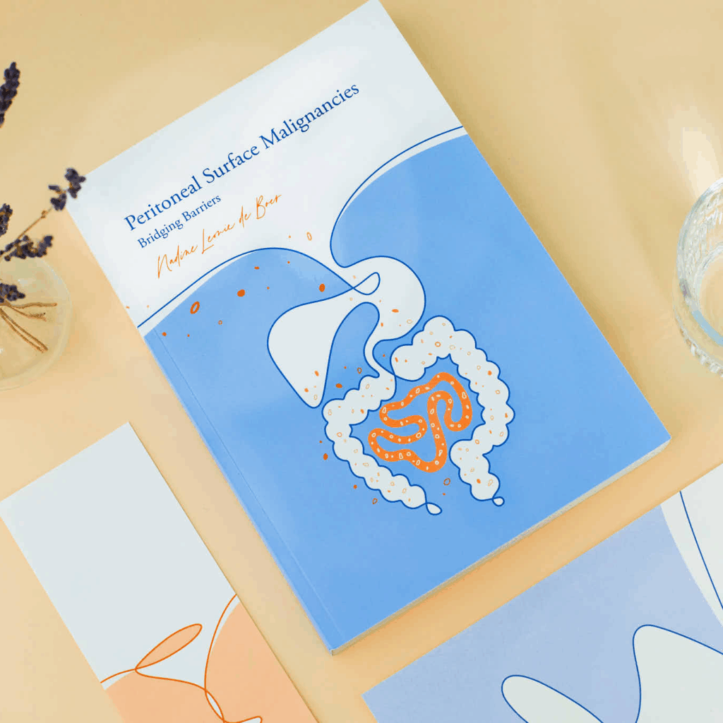 Proefschriftomslag Nadine Leonie de Boer: sierlijke line art van lever, maag en darmen in French blue; minimalistisch en verfijnd.