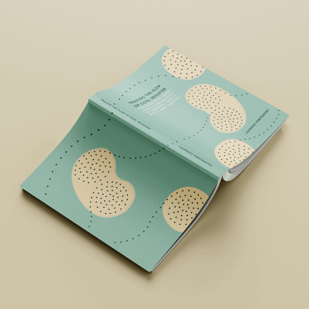 Minimalistisch omslagontwerp proefschrift met gestileerde nier en spiraalvormige druppelstroom in zachte blauwgroene tinten